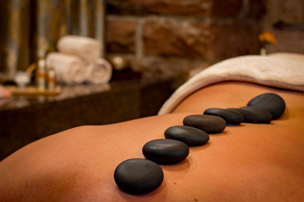 Warme Basaltsteine für die Hot-Stone-Massage
